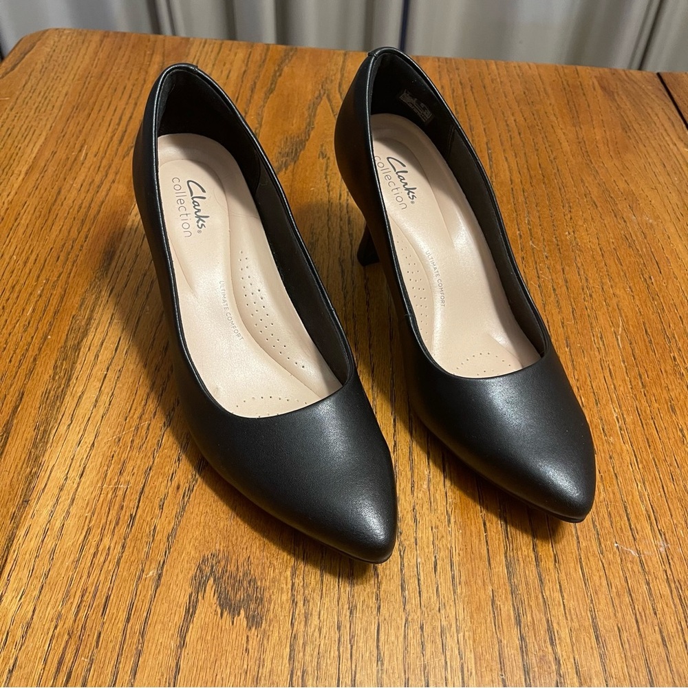 Practical Black Pumps